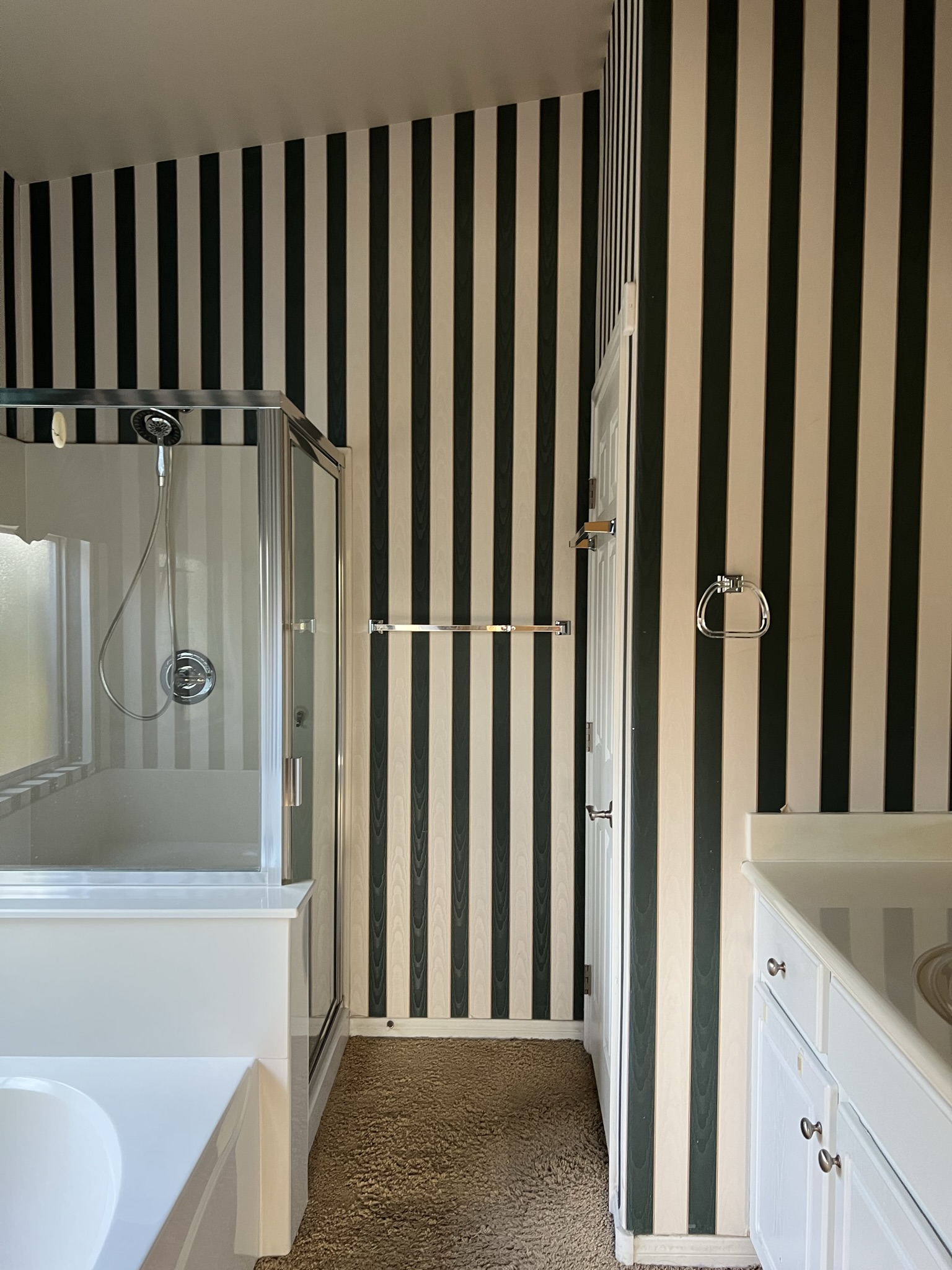 How to Remove Wallpaper with a Steamer