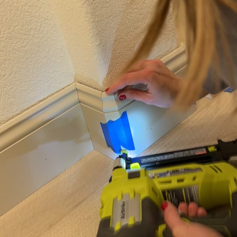 How to Install Baseboards Around Rounded Corners