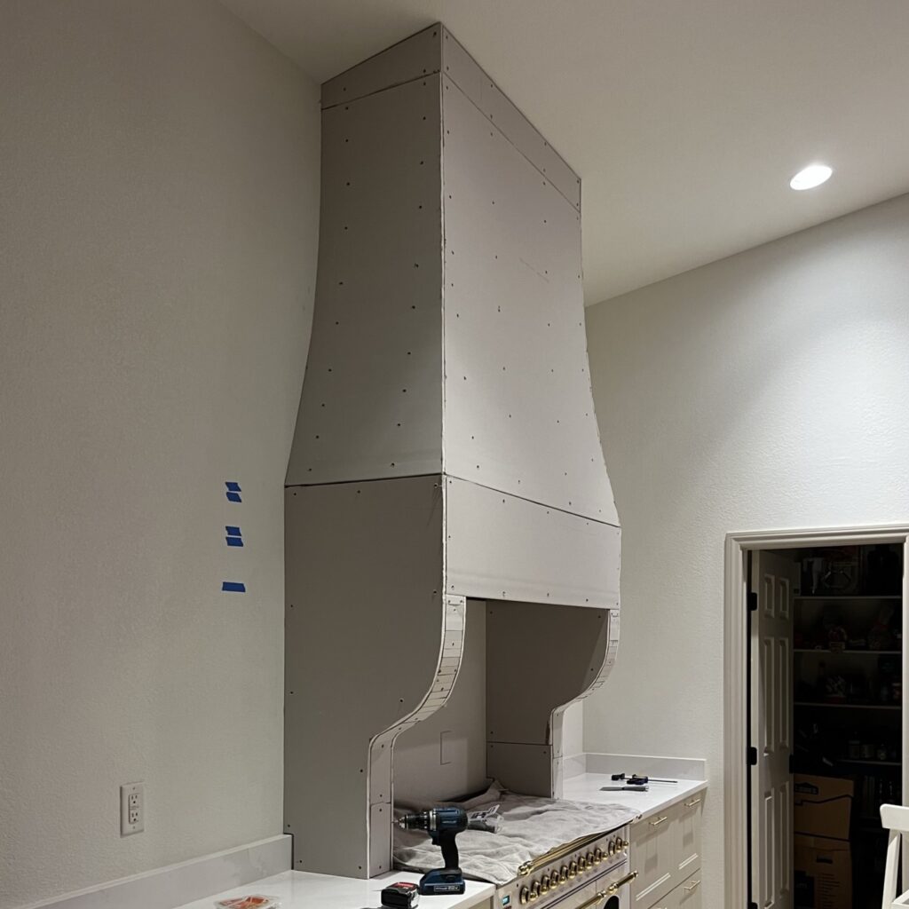 range hood with corbels