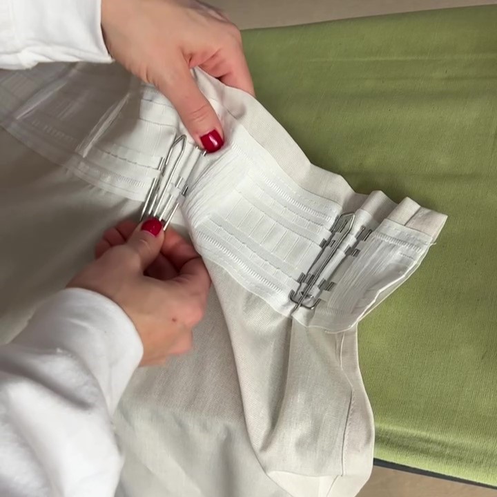 insert curtain hook to pinch pleat curtains