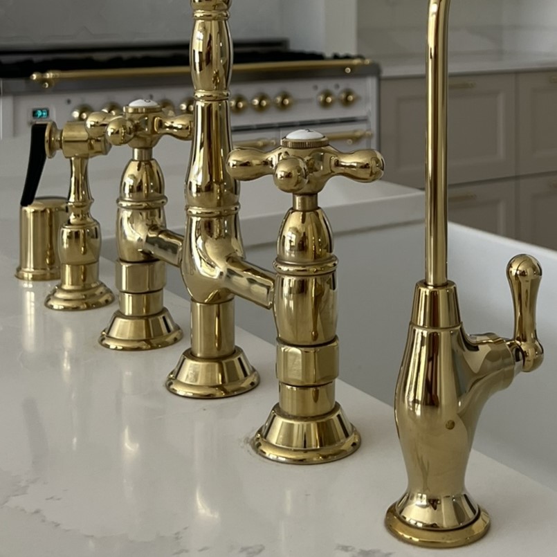 Polished brass finish
