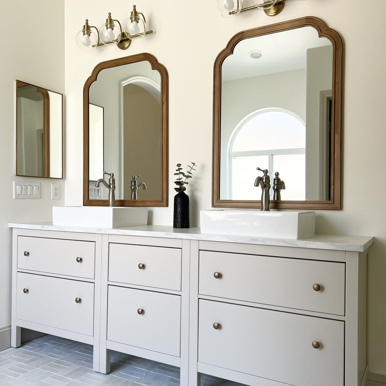 Hills-House-Primary-Bathroom-
