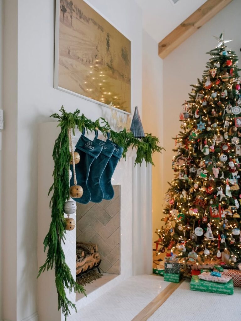 fireplace mantel holiday decorating ideas