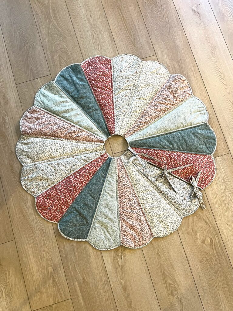 scalloped christmas tree skirt