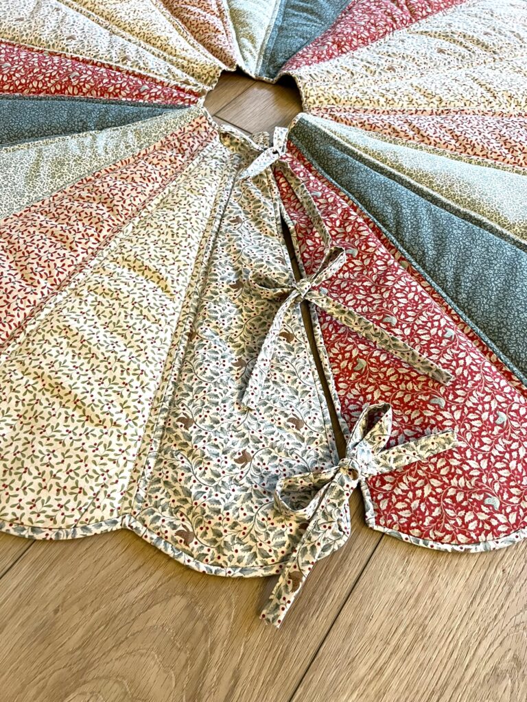 scalloped christmas tree skirt