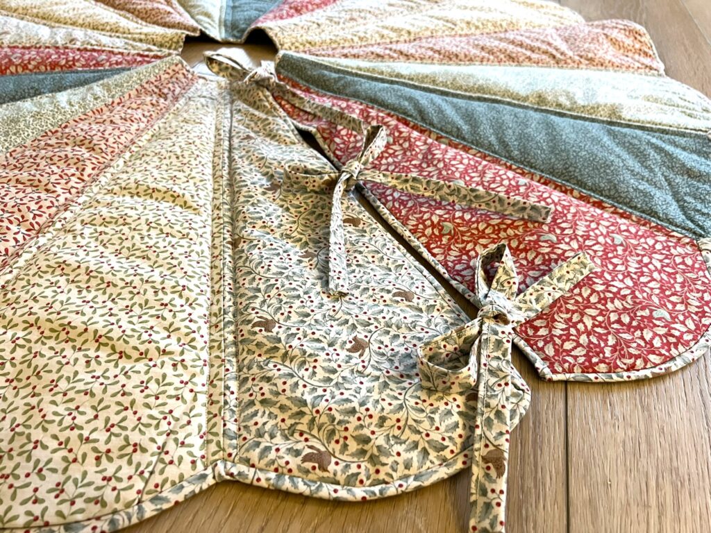 scalloped tree skirt