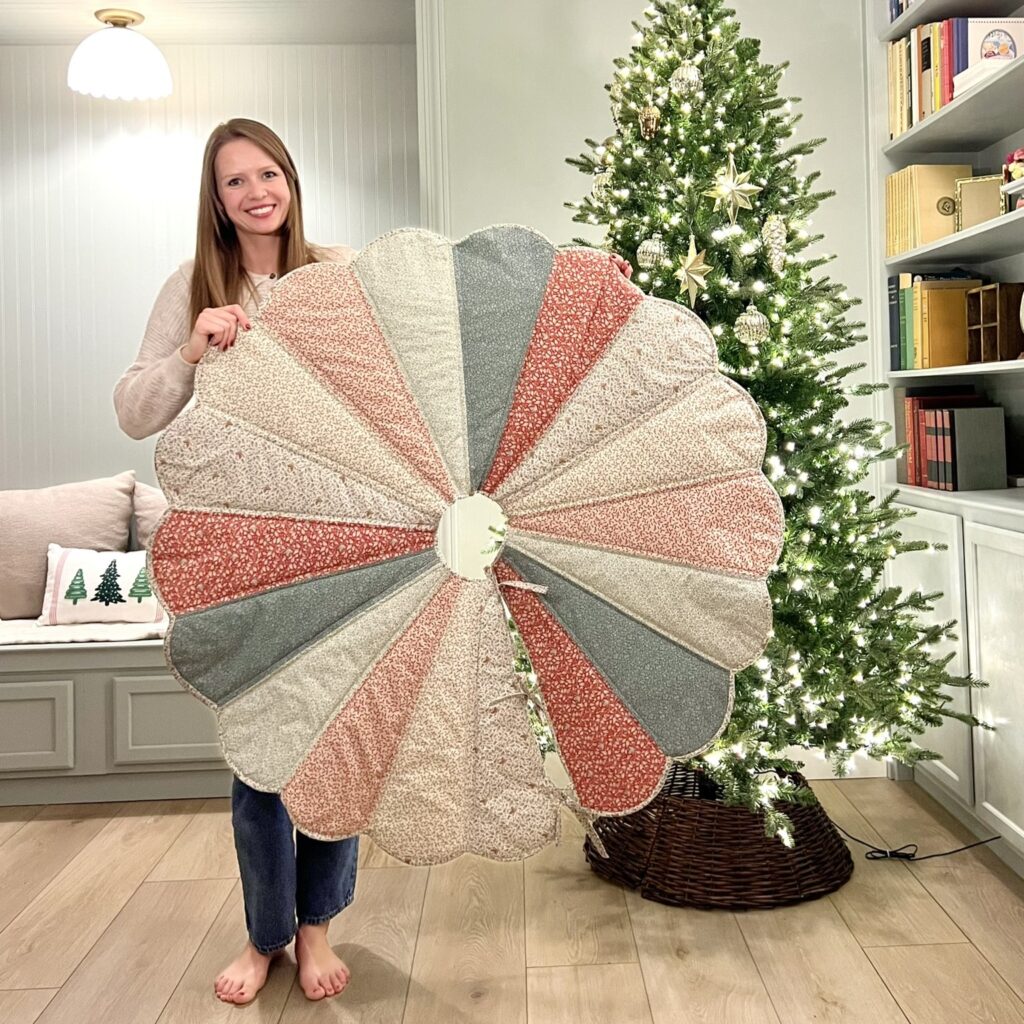 How to Make a Scalloped Christmas Tree Skirt (+ Free Pattern!)