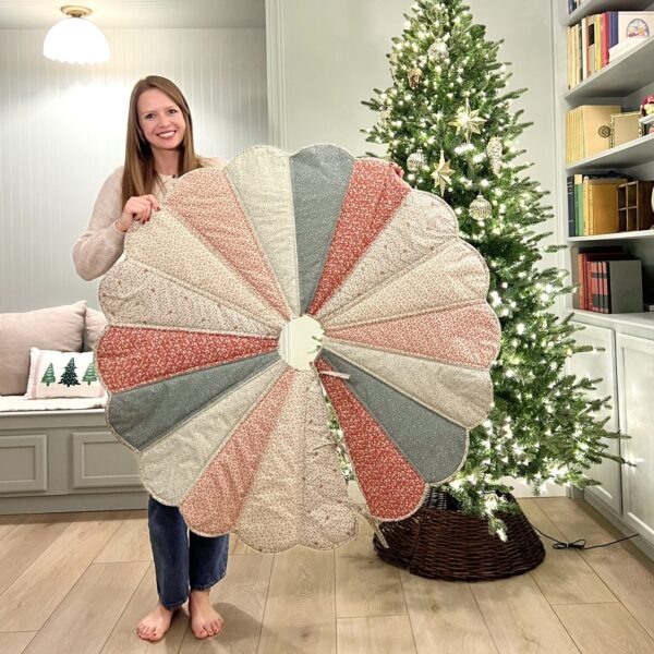 How to Make a Scalloped Christmas Tree Skirt (+ Free Pattern!)