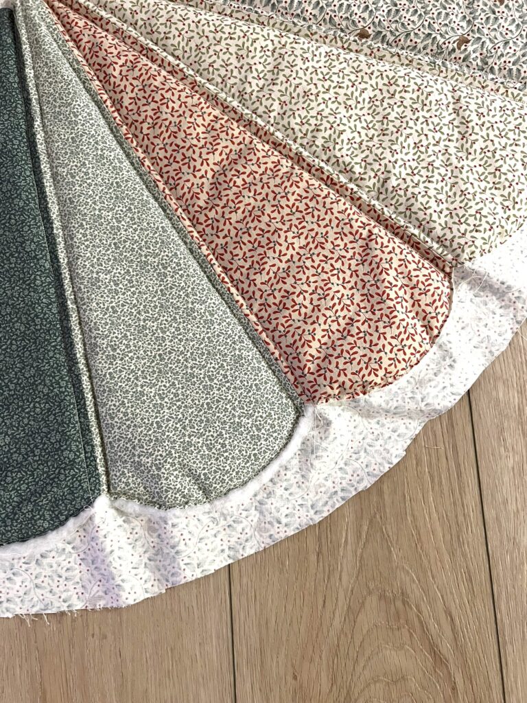 scalloped christmas tree skirt