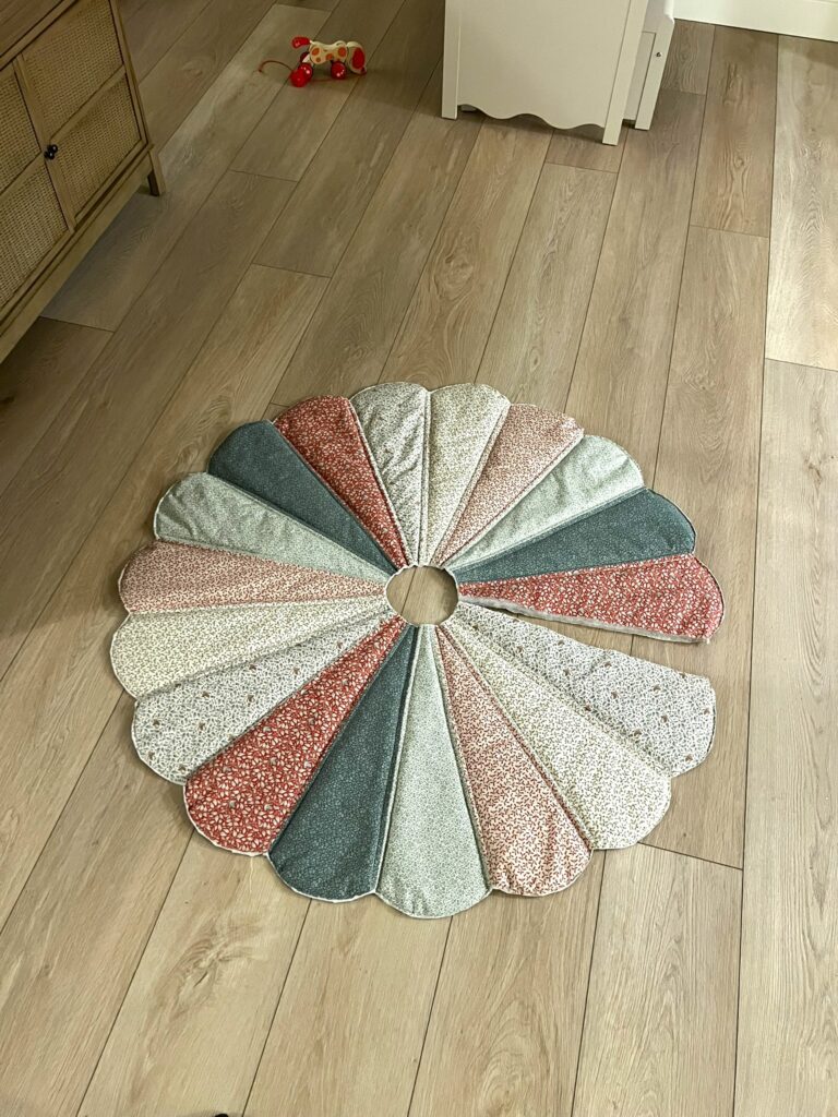 scalloped christmas tree skirt