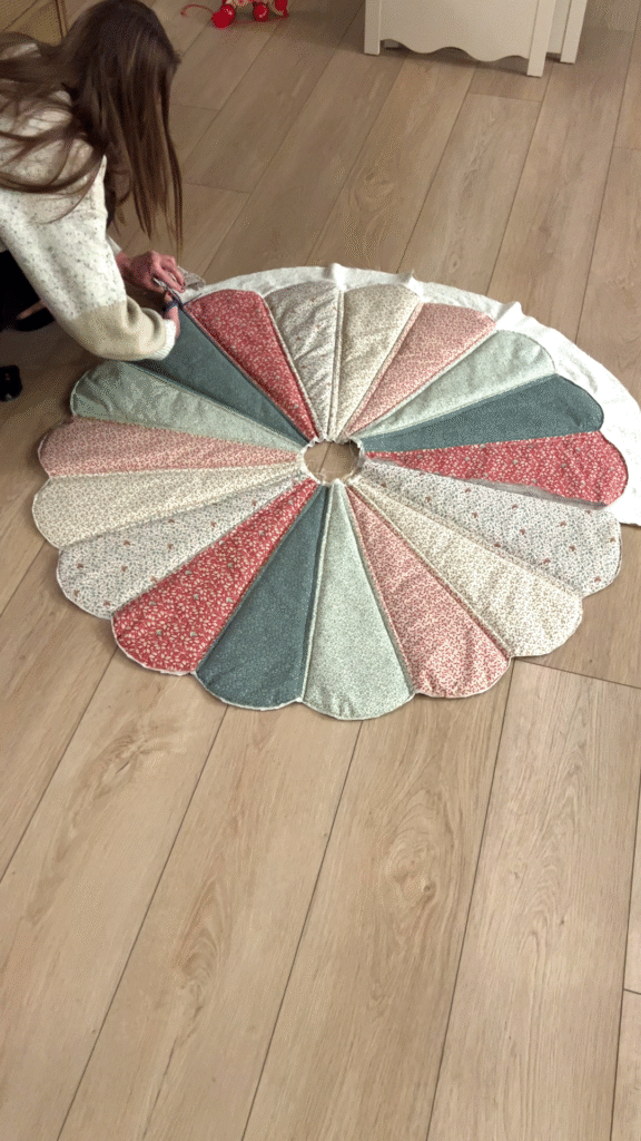 diy scalloped christmas tree skirt