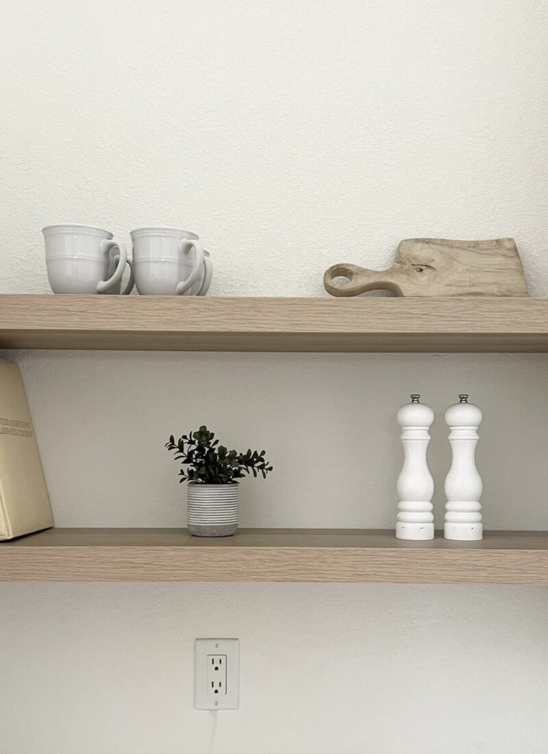 Pros and cons of open shelving in kitchen