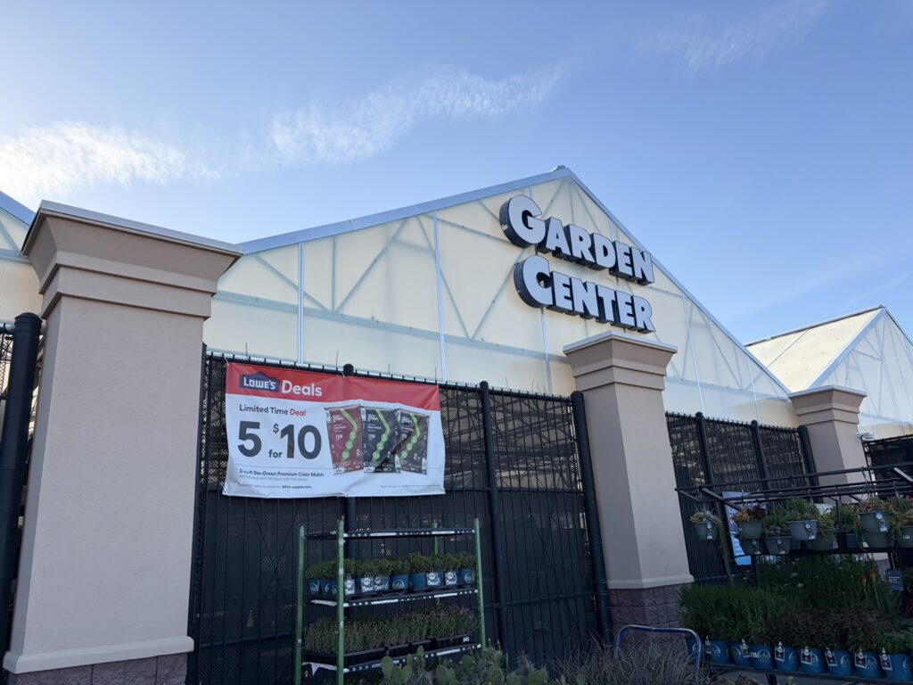 Lowe's SpringFest mulch deal