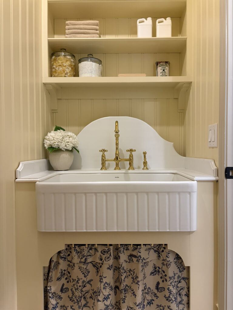 curved sink backsplash